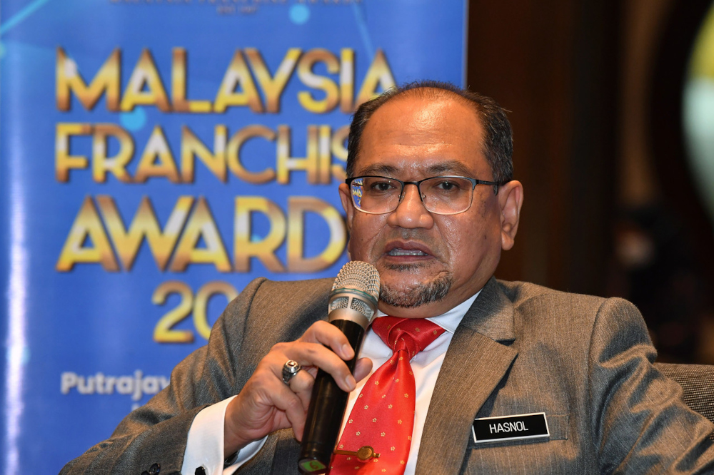 Domestic Trade and Consumer Affairs Ministry secretary-general Datuk Seri Hasnol Zam Zam Ahmad speaks to the media after the announcement of the finalists for the 23rd Malaysia Franchise Award 2021 in Putrajaya, November 22, 2021. u00e2u20acu201d Bernama pic 