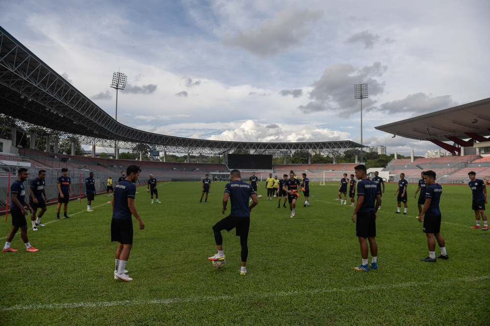 KL City FC players undergo a training session in preparation for tomorrowu00e2u20acu2122s Malaysia Cup 2021 finals, November 29, 2021. u00e2u20acu201d Bernama pic