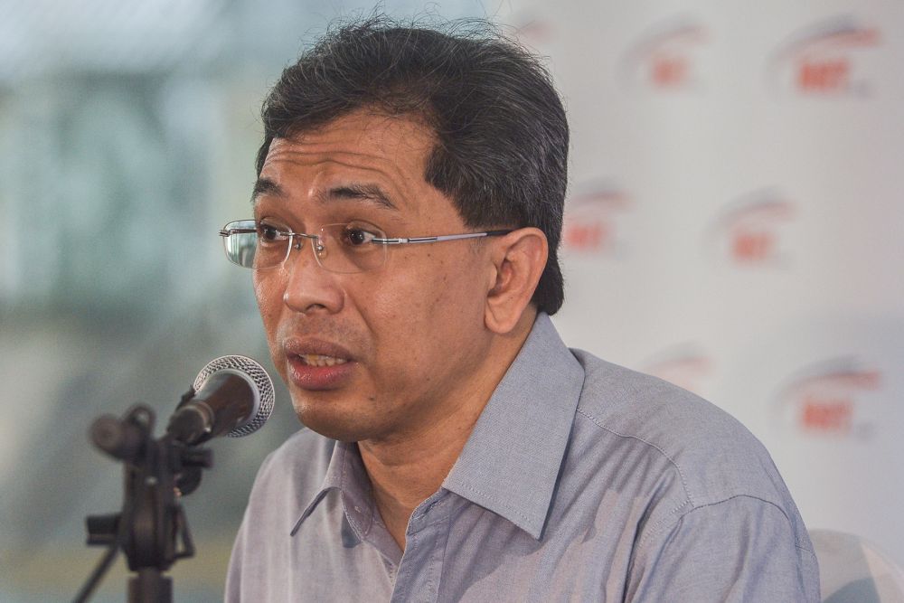 MRT Corp chief executive officer Datuk Mohd Zarif Hashim speaks during a press conference at the Pusat Bandar Damansara MRT station November 16, 2021. u00e2u20acu201d Picture by Miera Zulyanann