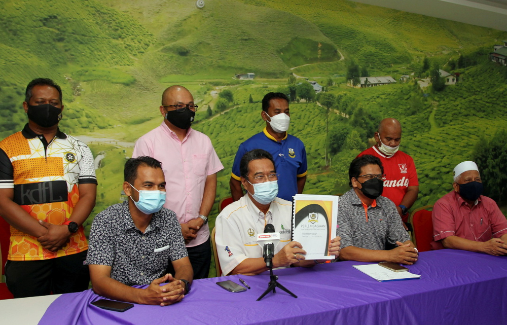 One of the 12 affiliated members, Tajul Hasnan Omar (seated, 2nd left) claimed that the dismissal which was announced by PAFA acting president Datuk Muhammad Yadzan Mohammad was also not valid as he did not have the authority to do so. u00e2u20acu201d Bernama pic 
