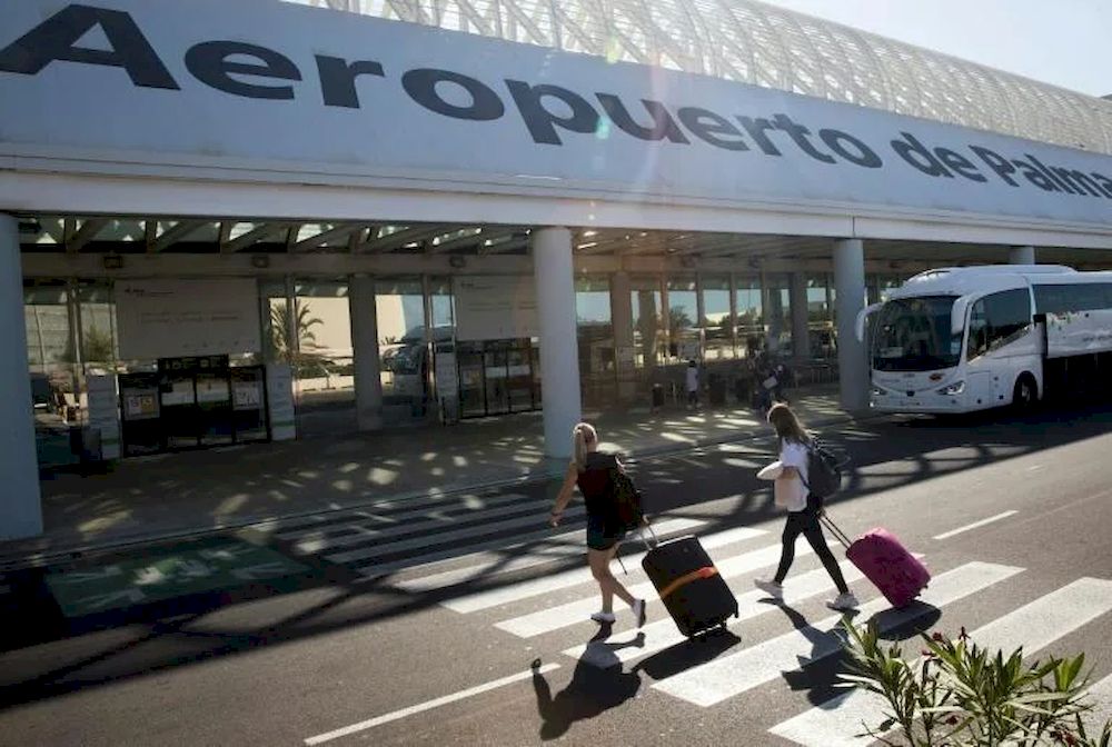 Palma de Mallorca, one of Spainu00e2u20acu2122s busiest airports, was paralysed for hours as police searched the runways. u00e2u20acu201d AFP pic