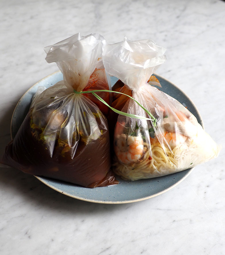 The takeaway packets are easy to unpack and the broth can be heated up to taste like it does in the coffee shop.
