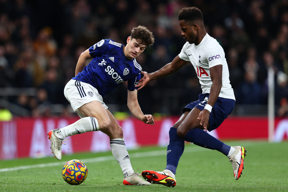 Leeds Unitedu00e2u20acu2122s Welsh midfielder Daniel James vies with Tottenham Hotspuru00e2u20acu2122s English midfielder Ryan Sessegnon during the English Premier League match at Tottenham Hotspur Stadium in London, November 21, 2021. u00e2u20acu201d AFP picnn