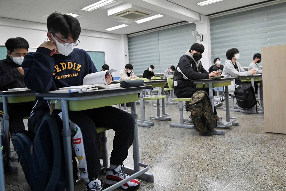 Students wait to take the annual College Scholastic Ability Test (CSAT), a nationwide university entrance exam, amid the Covid-19 outbreak, at a school in Seoul November 18, 2021. u00e2u20acu2022 Jung Yeon-je/Pool via Reuters