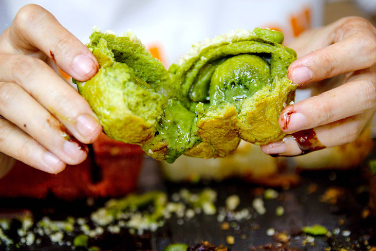 A touch of Japan with premium matcha and sweet raisins.
