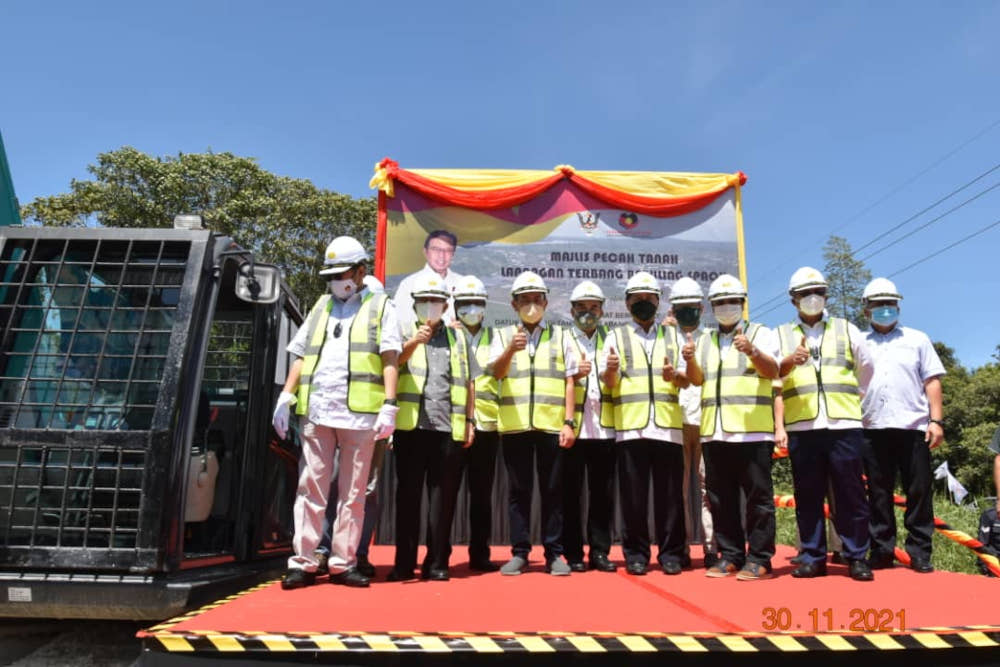 Tan Sri Abang Johari Openg (left) poses for a group photo after officiating the groundbreaking ceremony of Bebuling STOLport. u00e2u20acu201d Borneo Post Online pic