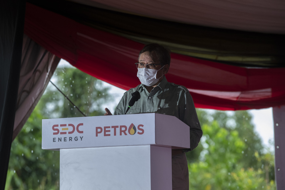 Sarawak Chief Minister Tan Sri Abang Johari Openg delivers his speech during Multifuel Refuelling Station Ground Breaking Ceremony at MJC Batu Kawa, near Kuching, November 23, 2021. u00e2u20acu201d Bernama pic 