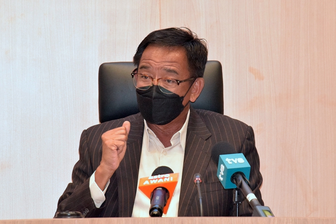 Datuk Seri Abdul Karim Rahman Hamzah has predicted that the nomination and polling dates for the Sarawaku00e2u20acu2122s 12th state election to be on December 6 and 18, respectively. u00e2u20acu2022 Borneo Post pic