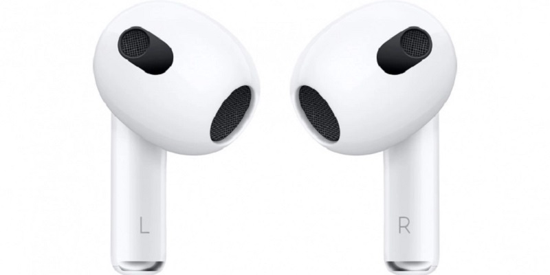 The AirPods 3 costs RM829, while the AirPods 2 costs RM589. u00e2u20acu2022 SoyaCincau pic
