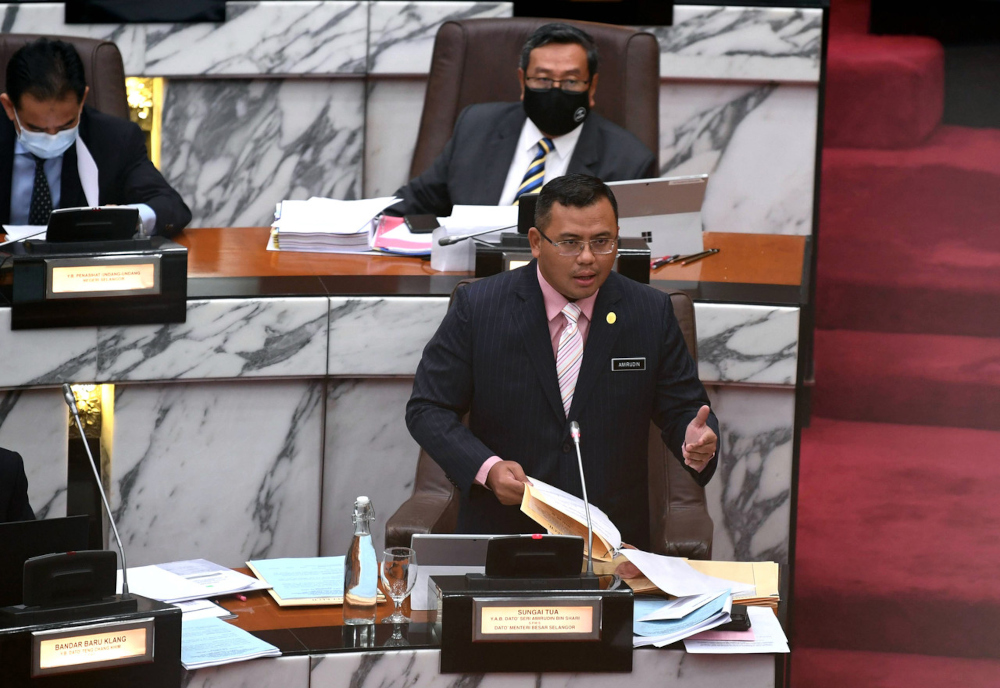 Selangor Mentri Besar Datuk Seri Amirudin Shari speaks during the 14th State Assembly sitting in Shah Alam, November 30, 2021. u00e2u20acu201d Bernama pic 