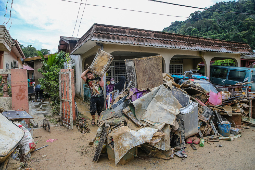 People remove belongings from their homes after yesterdayu00e2u20acu2122s flash floods following heavy rain at Kampung Lembah Jaya Utara in Ampang, Kuala Lumpur, November 23, 2021. u00e2u20acu201d Picture by Yusof Mat Isa