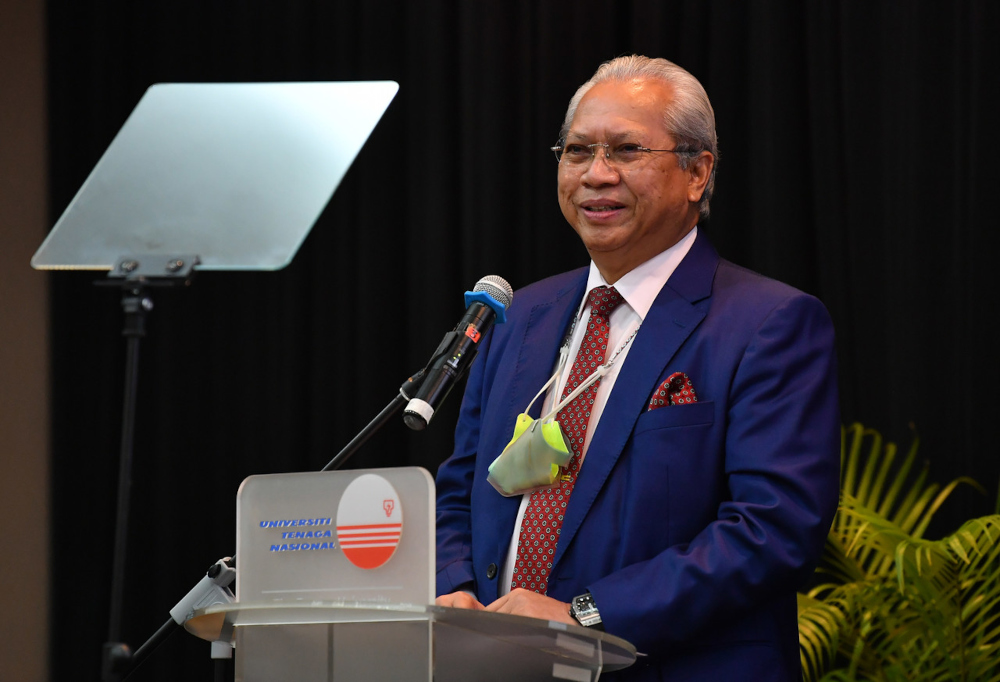 Communication and Multimedia Minister Tan Sri Annuar Musa delivers his speech at the 7th International Visual Informatics Conference 2021 at Universiti Tenaga Nasional in Putrajaya, November 23, 2021. u00e2u20acu201d Bernama pic 