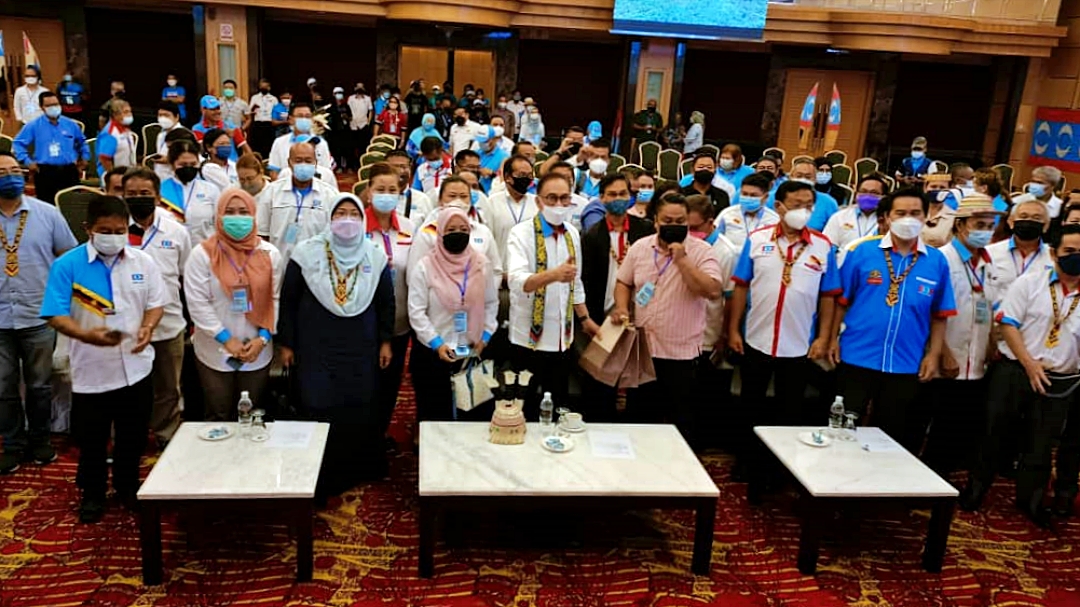 Anwar (front row, fifth left) with other Sarawak PKR leaders at the launching of the divisionu00e2u20acu2122s election machinery at Imperial Hotel, Miri November 20, 2021.u00e2u20acu2022 Borneo Post pic