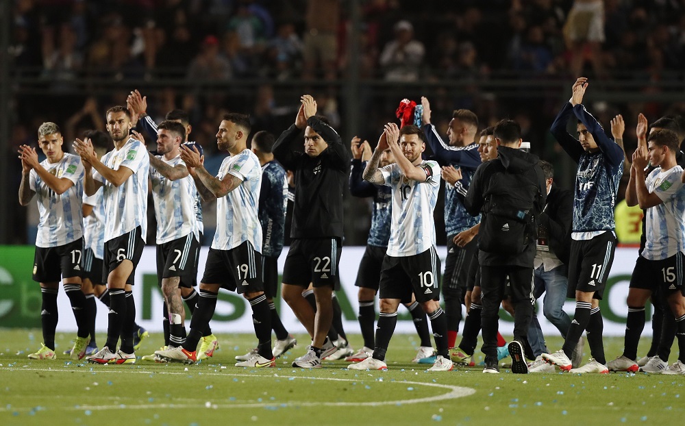 Argentina players applaud fans after the match against Brazil November 17, 2021. u00e2u20acu2022 Reuters pic