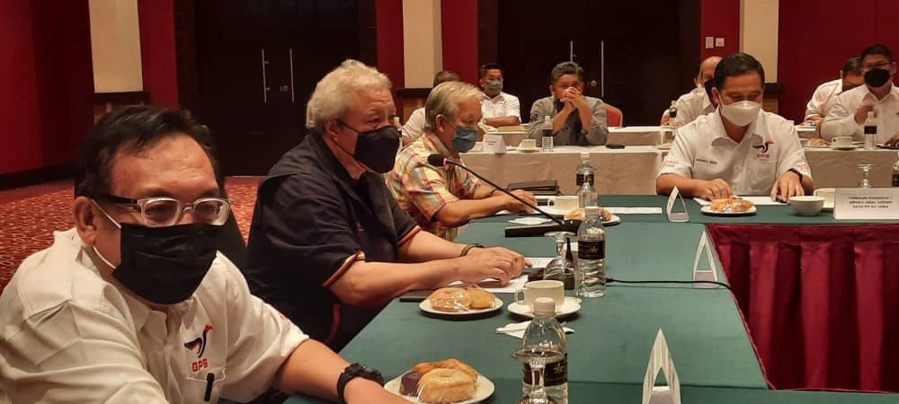 Awang Tengah (second left) with GPS partners in Lawas at the election briefing which was also attended by (from left) Awang Bemee, Paulus and Awangku Jinal. u00e2u20acu201d Borneo Post Online picn