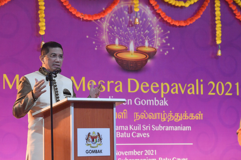 Datuk Seri Mohamed Azmin Ali speaks at the Gombak parliamentary constituencyu00e2u20acu2122s Deepavali 2021 get-together, November 1, 2021. u00e2u20acu201d Bernama pic 