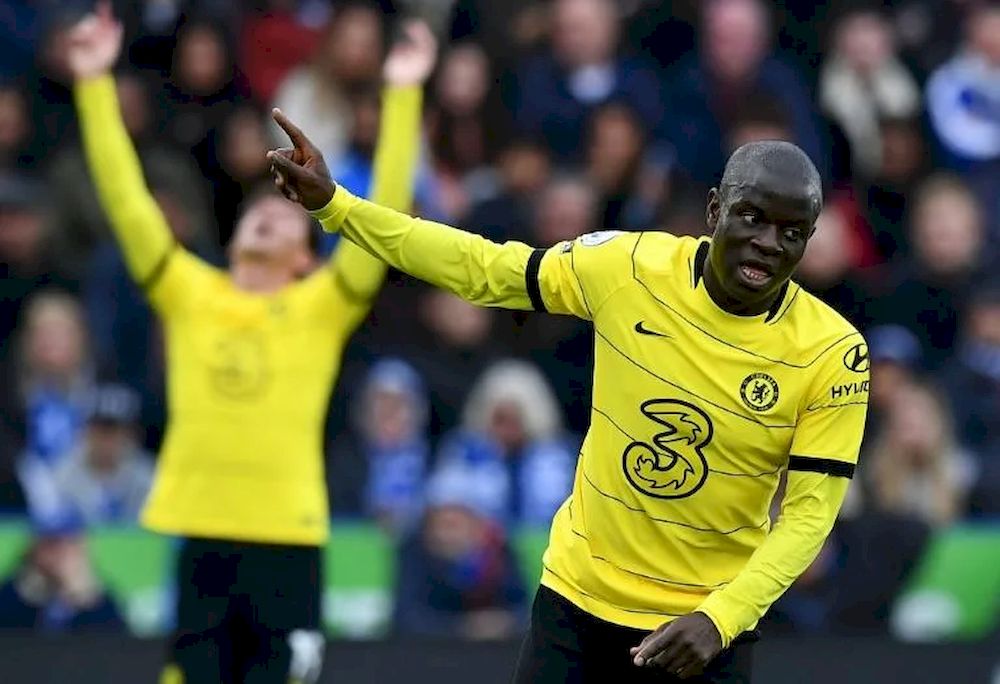 Chelsea midfielder Nu00e2u20acu2122Golo Kante (right) celebrates at Leicester, November 20, 2021. u00e2u20acu201d AFP pic