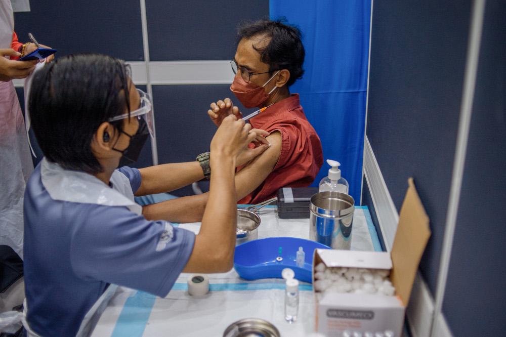 A man receives the Covid-19 booster jab at the UEM Learning Centre in Petaling Jaya, November 24, 2021. u00e2u20acu201d Picture by Shafwan Zaidon     