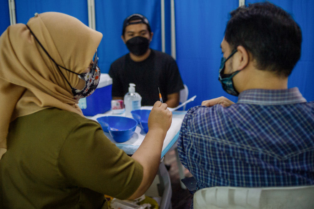 People receive their Covid-19 booster jabs at the UEM Learning Centre in Petaling Jaya, November 24, 2021. u00e2u20acu201d Picture by Shafwan Zaidon     