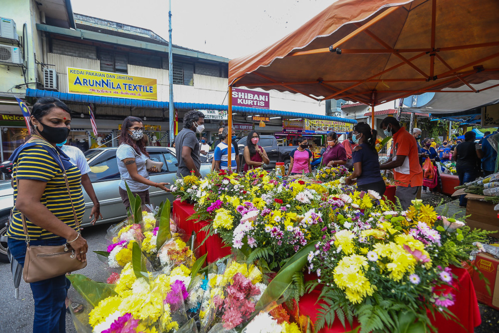 People wearing protective face masks shop for flowers ahead of Deepavali celebrations at Little India in Klang, November 3, 2021. — Picture by Yusof Mat Isa