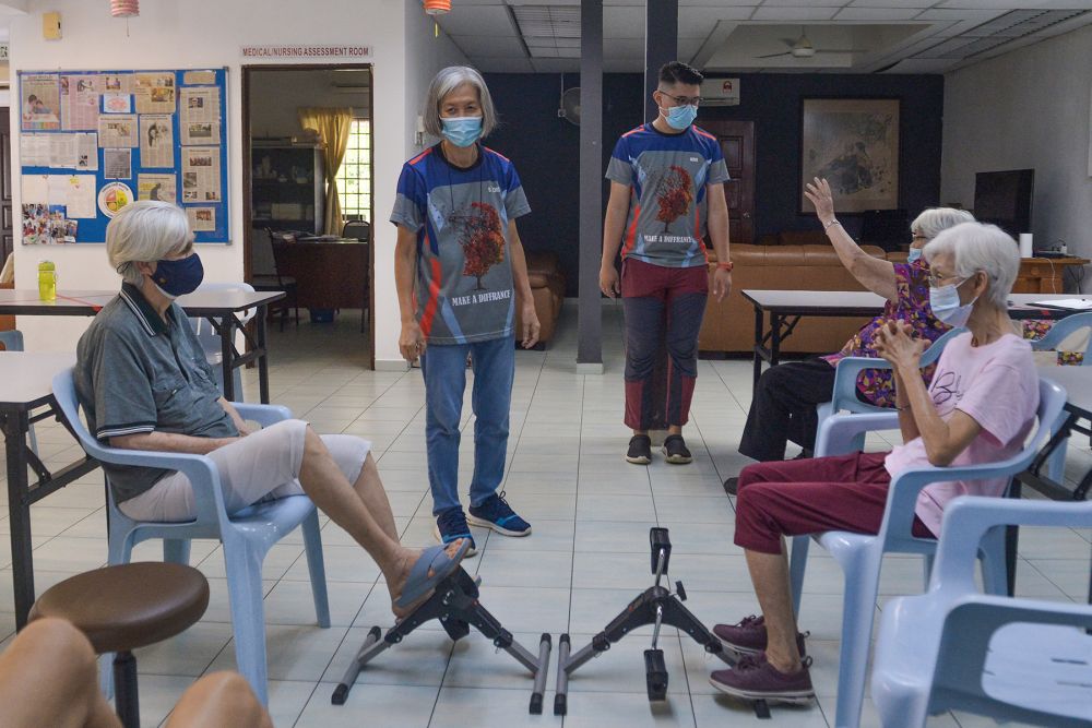 Nurses try to engage with the elderly during the morning exercise. – Picture by Miera Zulyana