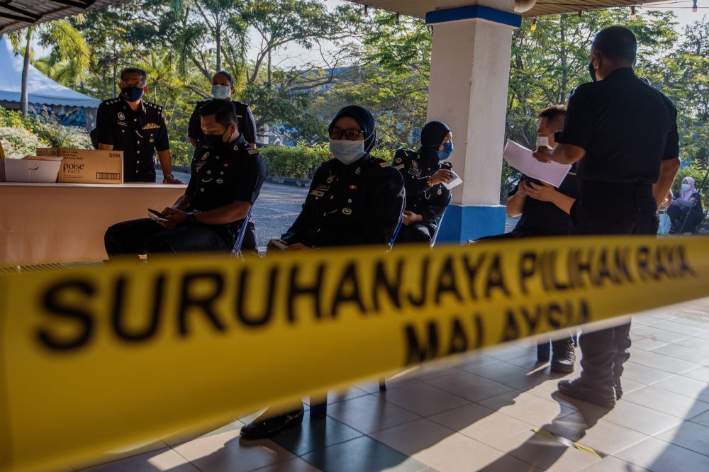 Police personnel wait to cast their votes during early voting for the Melaka state poll in Ayer Keroh November 16, 2021. u00e2u20acu201d Pictureby Shafwan Zaidon