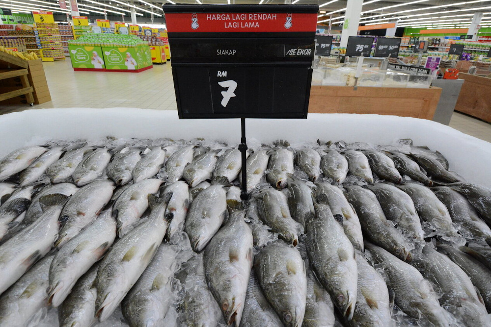 The u00e2u20acu02dcHarga Lagi Rendah Lagi Lamau00e2u20acu2122 is a long-term savings campaign that will run for six months. u00e2u20acu201d Picture courtesy of Giant