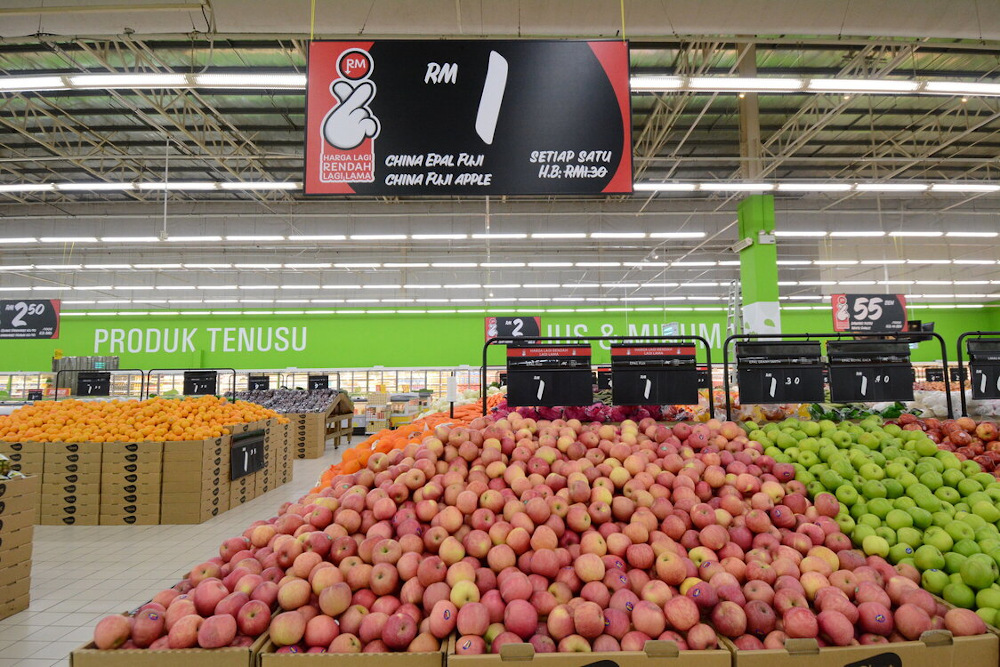 Shoppers can enjoy lower prices on over 460 everyday essentials. — Picture courtesy of Giant