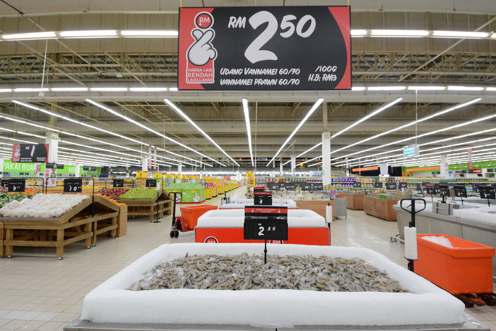 Get Vannamei prawns at just RM2.50/100g. — Picture courtesy of Giant