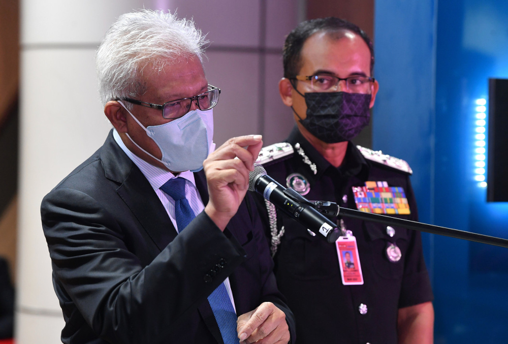 Home Minister Datuk Seri Hamzah Zainudin speaks to the media after launching the Expatriate Services Division Satellite Centre at Kuala Lumpur International Airport, November 30, 2021. u00e2u20acu201d Bernama pic 