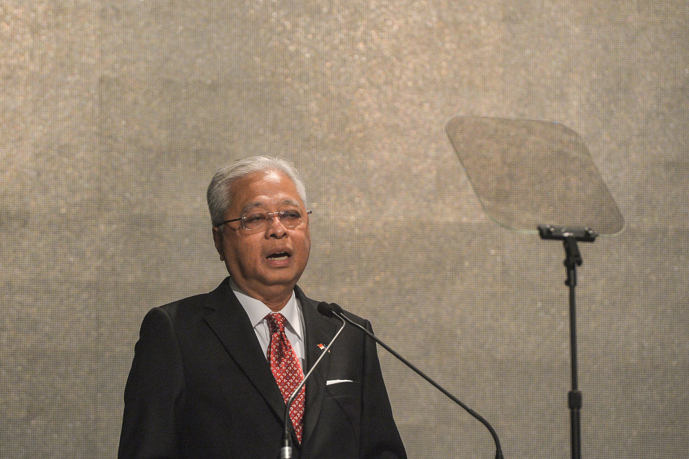 Prime Minister Datuk Seri Ismail Sabri gives a speech during the Malaysian Press Institute (MPI) Petronas Malaysian Journalism Awards 2021 at Majestic Hotel, Kuala Lumpur November 30, 2021. u00e2u20acu201d Picture by Miera Zulyana