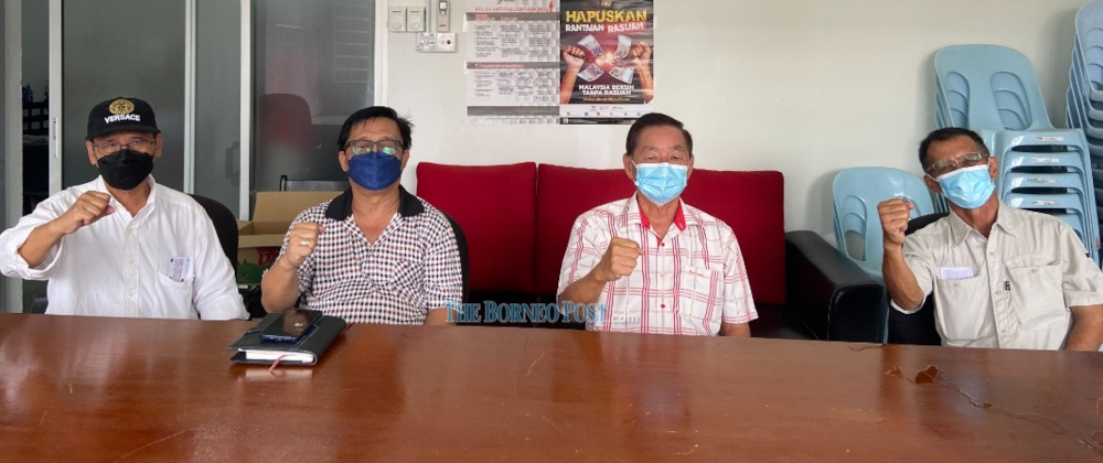 Datuk Jimmy Wong (second right) and Dr Edwin Bosi (second left) and other members of the new NGO. u00e2u20acu201d Borneo Post Online