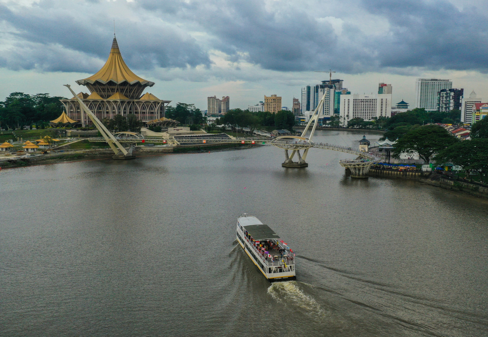 A boat crosses the Sarawak river near the Sarawak State Legislative Assembly building in Kuching, November 24, 2021. u00e2u20acu201d Bernama pic 