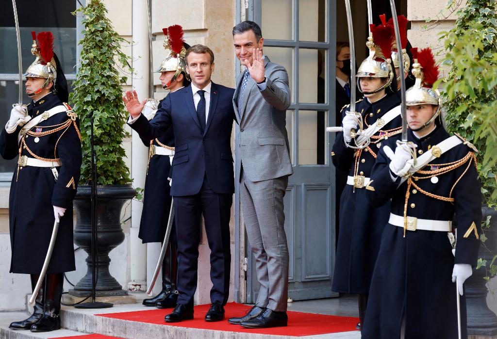 French President Emmanuel Macron welcomes Spain's Prime Minister Pedro Sanchez (right) before the International conference on Libya at the Maison de la Chimie in Paris on November 12, 2021. u00e2u20acu201d AFP pic