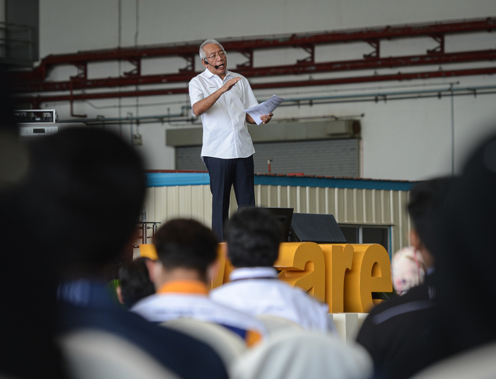 Rural Development Minister Datuk Seri Mahdzir Khalid speaks at the opening of the Flight Simulation Centre belonging to the Malaysian Institute of Aviation Technology in Shah Alam, November 22, 2021. u00e2u20acu201d Bernama picnn