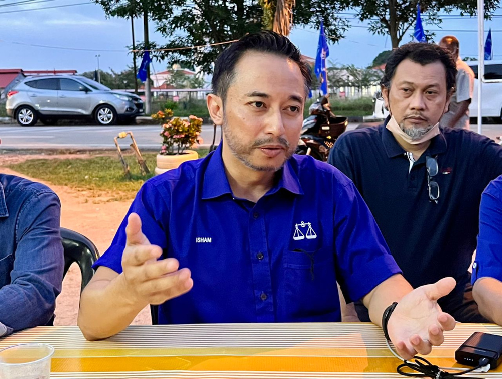 Barisan Nasionalu00e2u20acu2122s communication adviser Isham Jalil speaks to Malay Mail in Kampung Sialang, Asahan, November 15, 2021. u00e2u20acu201d Picture by Ben Tan