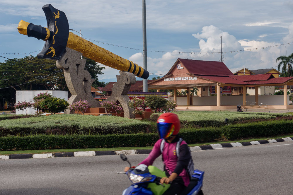 A general view of Alor Gajah town in Melaka, November 8, 2021. u00e2u20acu201d Picture by Shafwan Zaidon