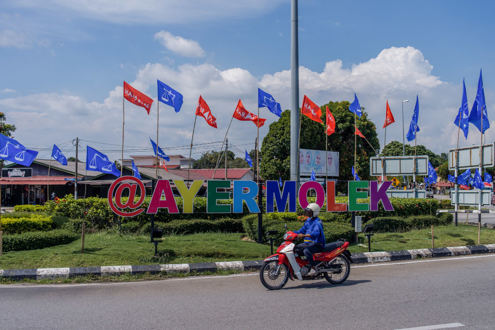 A signboard at Ayer Molek, Melaka, November 9, 2021. u00e2u20acu201d Picture by Shafwan Zaidon