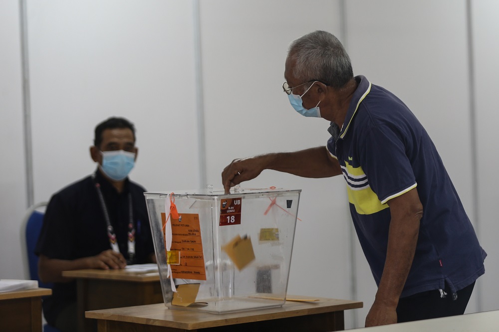 A voter casts his vote at the SK Durian Daun (K) polling station during the Melaka state election on November 20, 2021. ― Picture by Shafwan Zaidon 