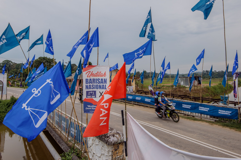 Barisan Nasional and Perikatan Nasional flags are pictured in Lubok China, Melaka November 16, 2021. u00e2u20acu2022 Picture by Shafwan Zaidon