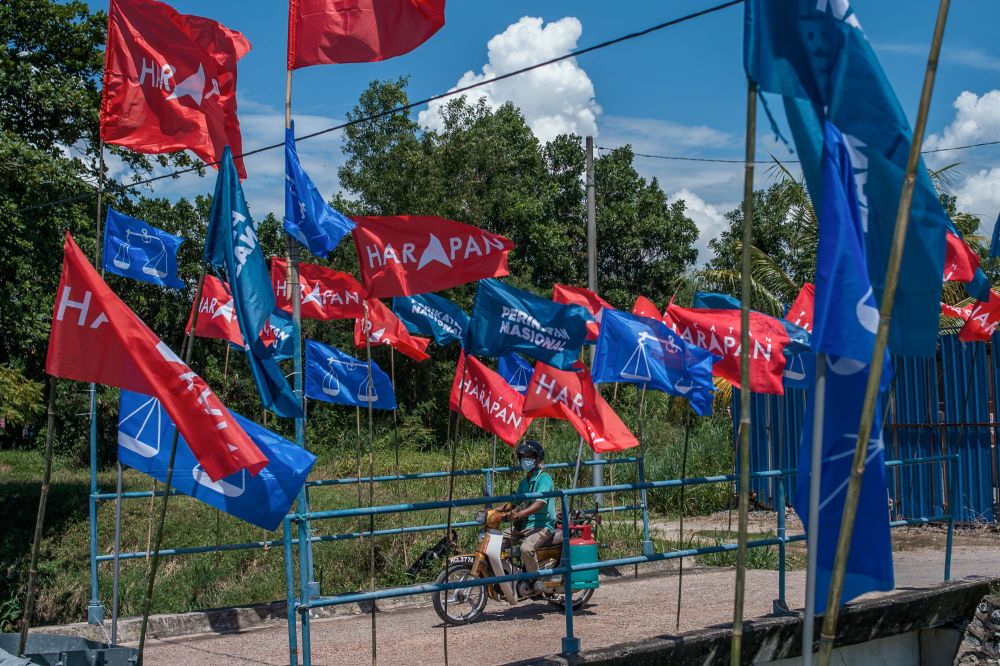 Barisan Nasional, Perikatan Nasional and Pakatan Harapan flags are picture along Jalan Sg Udang in Melaka November 14, 2021. u00e2u20acu201d Picture by Shafwan Zaidon
