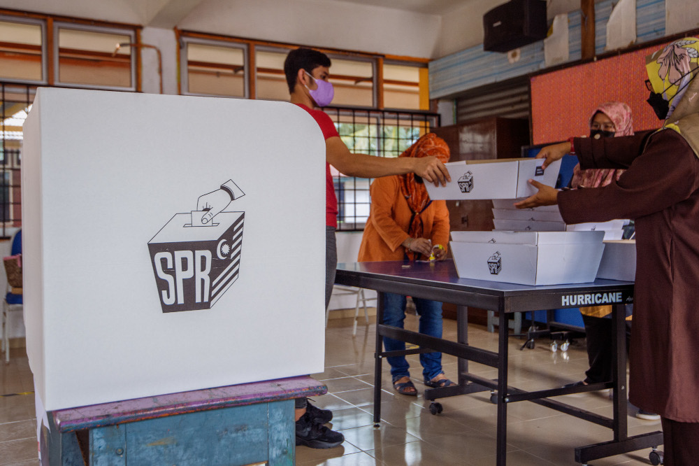 Election Commission staff prepare for polling day which will take place tomorrow at Sekolah Kebangsaan Asahan, Melaka, November 19, 2021. u00e2u20acu201d Picture by Shafwan Zaidon