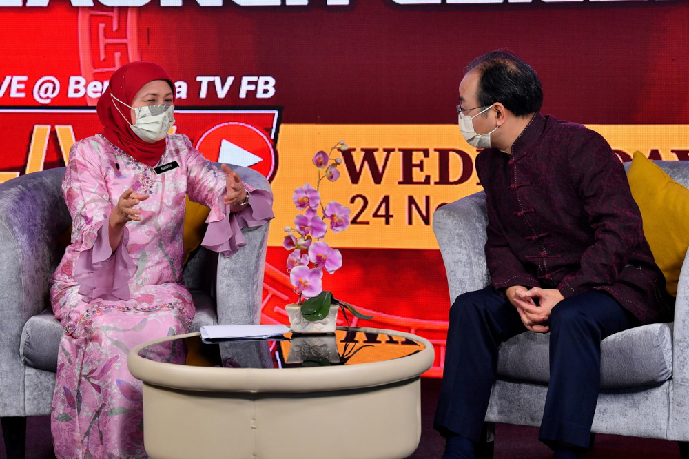 Tourism, Arts and Culture Minister Datuk Seri Nancy Shukri with Chinese Ambassador to Malaysia Ouyang Yujing during the Virtual Exhibition of Zhejiang Cultural and Tourism launching ceremony at Wisma Bernama in Kuala Lumpur, November 24, 2021. u00e2u20acu201d Bernama
