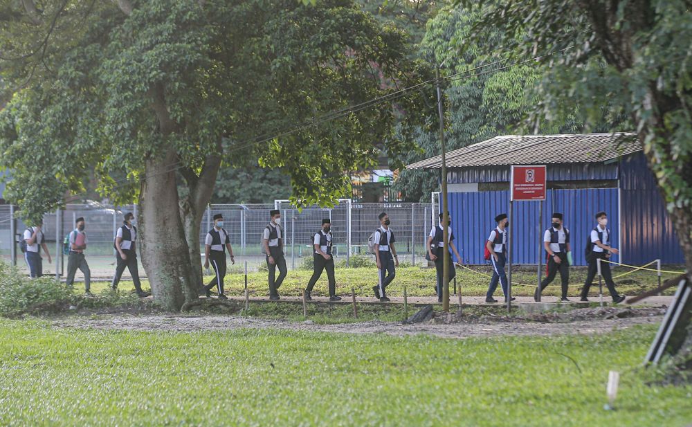 Students return to school at Sekolah Kebangsaan Cator Avenue in Ipoh November 22, 2021. u00e2u20acu201d Picture by Farhan Najib