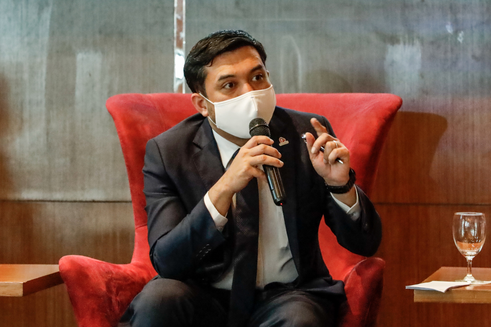 ProtectHealth Datuk Dr Anas Alam Faizli speaks during a ProtectHealth media briefing on Peka B40 in Kuala Lumpur, November 26, 2021. u00e2u20acu201d Picture by Firdaus Latif