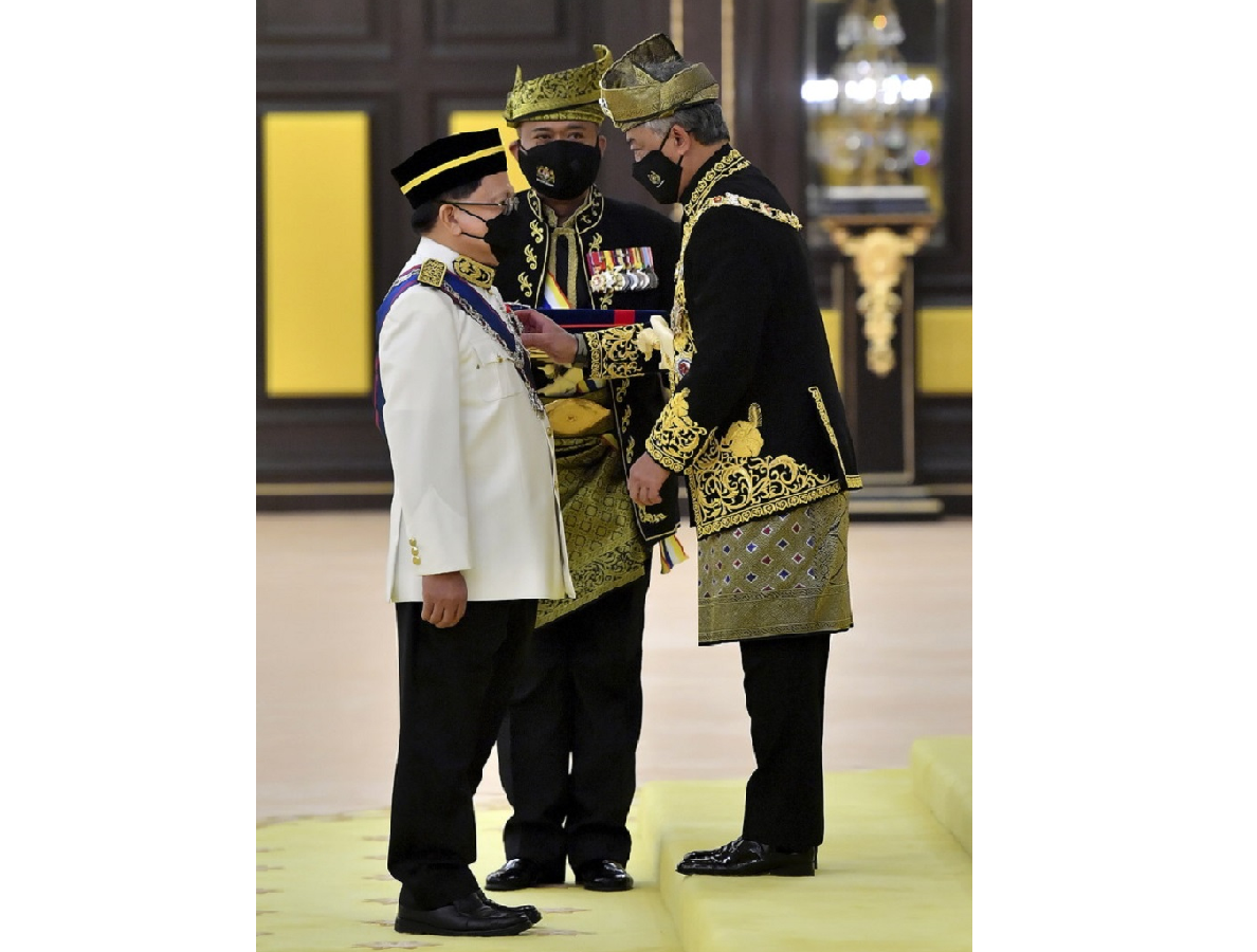 Former chief justice Tun Richard Malanjum was conferred the Darjah Seri Setia Mahkota (SSM) award, which carries the title u00e2u20acu02dcTunu00e2u20acu2122, November 13, 2021. u00e2u20acu2022 Bernama pic