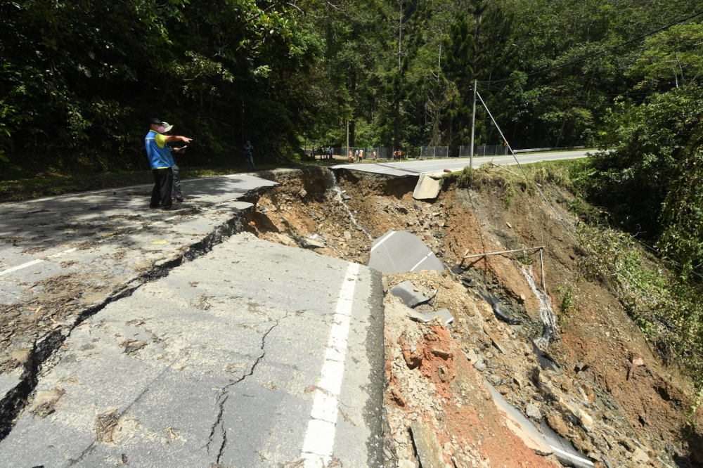 File picture of a landslide that occurred near the Masakob waterfall in Sabah, September 20, 2021. u00e2u20acu201d Bernama pic 