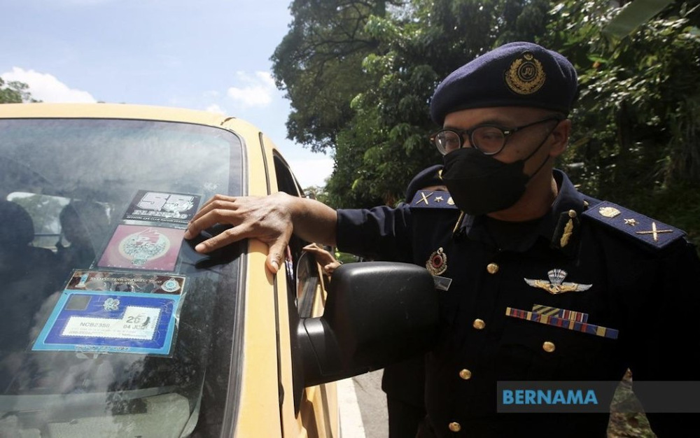 Negri Sembilan Road Transport Department (RTD) director Hanif Yusabra Yusuf said painting their vans yellow is among the tactics used by unlicensed school van operators in the state. u00e2u20acu201d Picture via Twitter/Bernama