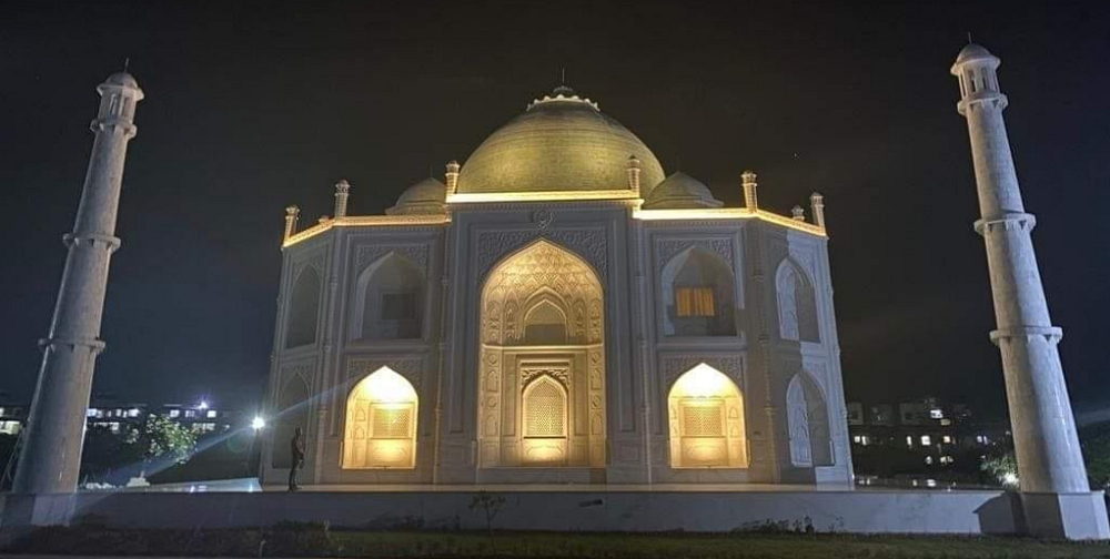 Anand Prakash Chouksey, an engineer turned teacher, has built a replica of the Taj Mahal for his wife at Burhanpur, Madhya Pradesh state. u00e2u20acu2022 Picture via Facebook/ Amritsar Eat Outs