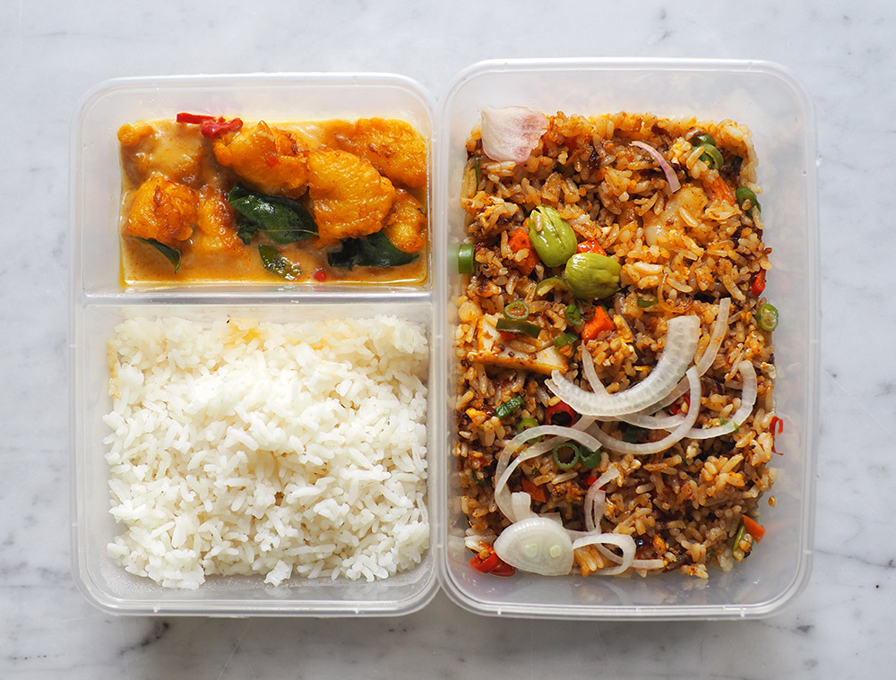 You can order a complete meal here with their selection of fried rice, fried noodles or rice with dishes.